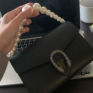 Pearl handle for crossbody. SOLD